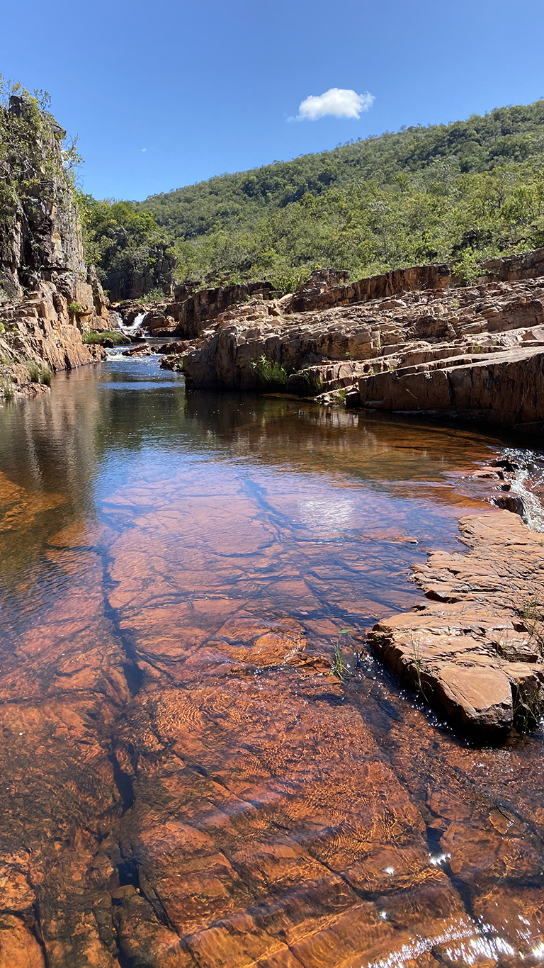 Piscina Natural em cima da cachoeira da Escadaria, no complexo macaco macacão na Chapada dos Veadeiros