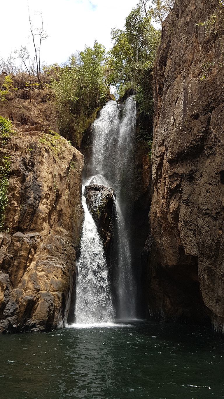 Cachoeira do Encontro dos rios macaquinhos e macacão na Chapada dos Veadeiros
