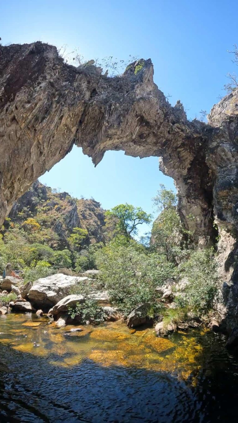 Arco de rocha da Ponte de Pedra na Reserva Renascer, Cavalcante, Chapada dos Veadeiros