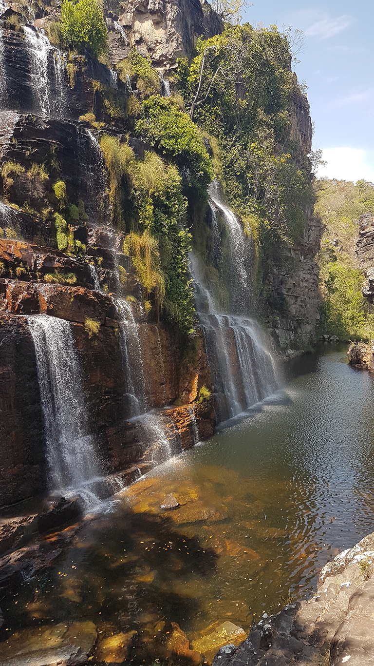Cachoeira Almécegas 1 vista de frente pela manhã no período de seca no mês de setembro