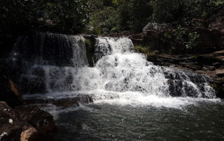 Uma pequena queda que antecede a cachoeira do Cordovil na Chapada dos Veadeiros