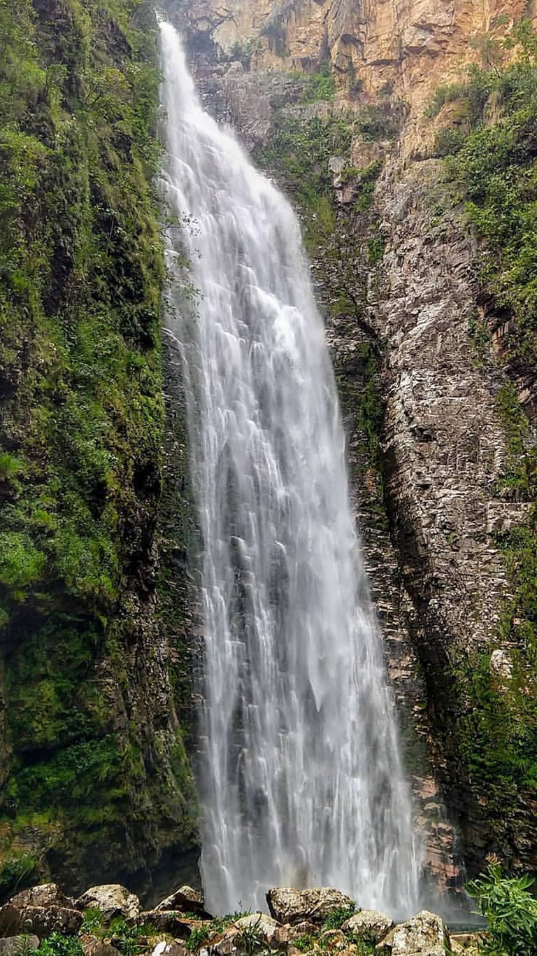 Cachoeira do Segredo com 115 metros de altura no período de chuvas na Chapada dos Veadeiros