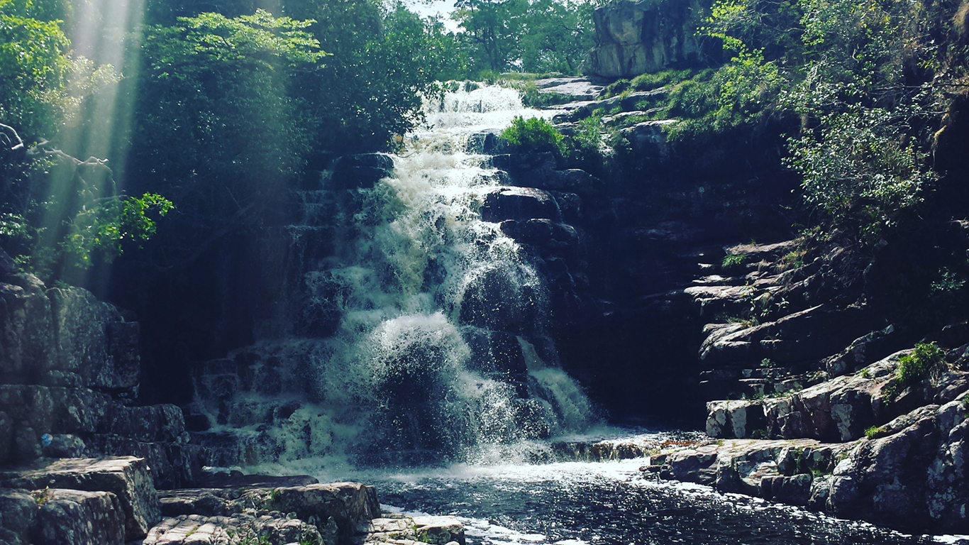 cachoeira-arcanjos-anjos-guia-chapada-veadeiros-alto-paraiso Cachoeira do garimpão ou saltos do rio preto de 80 metros.